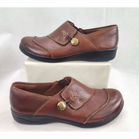 Clarks Shoes Size 7 M Cheyn Misha Round Toe Slip-On Color Brown - Picture 1 of 10